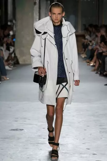 تقوم شركة Proenza Schouler بتحديث الأساسيات لربيع 2015