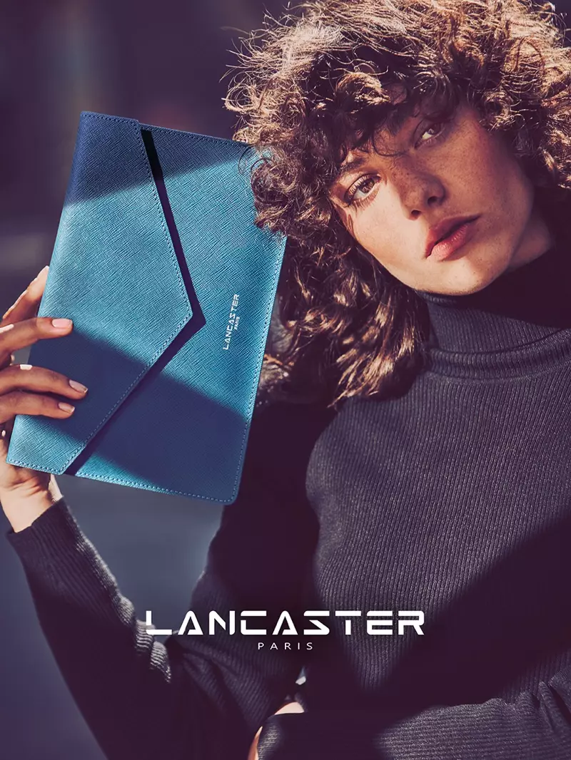 Lancaster Paris spotlights Unsur kantong clutch badag dina usum gugur 2016 kampanye