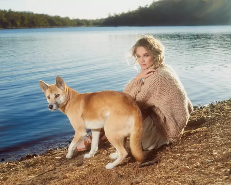 HORA DO LAGO: posando cun dingo á beira do lago, Rosie viste un cómodo xersei