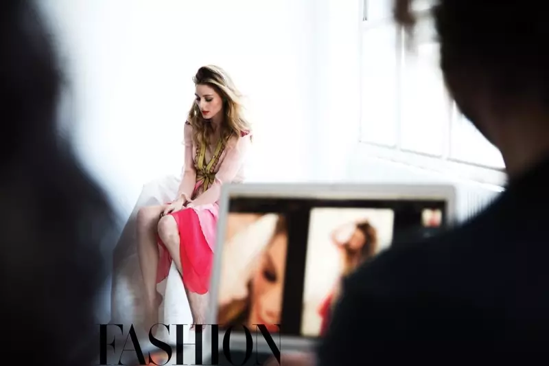 Olivia Palermo hannert de Kulissen op FASHION Magazin Cover Shoot