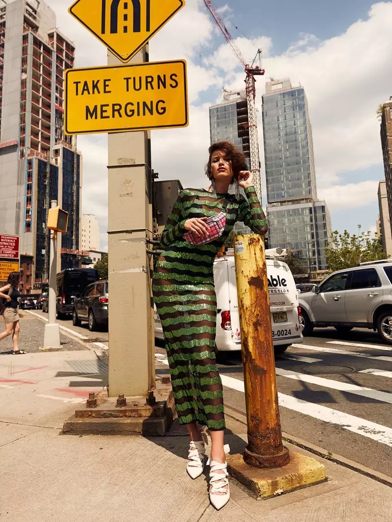 Eloisa Fontes vesteix una moda de carrer atrevida a Glamour Bulgària