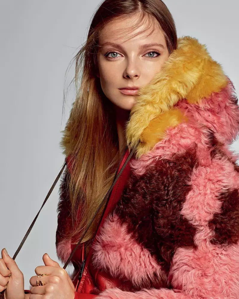 Eniko Mihalik enpresyone nan mòd otòn pou Harper's Bazaar Ikrèn