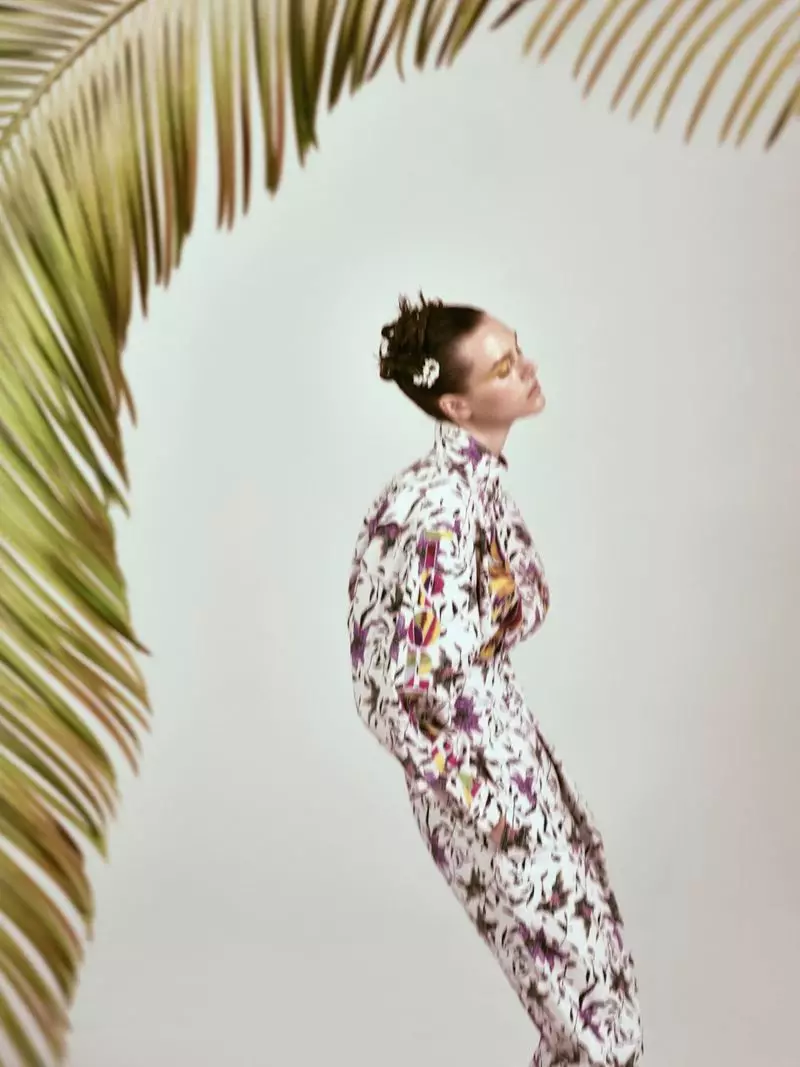 Natalie Ogg Is a Nature Girl cho Vogue Arabia