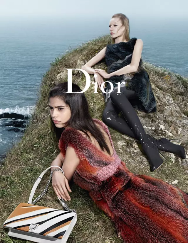 Dior 2015-nji ýylyň güýz mahabatlary üçin deňiz kenaryna çykýar