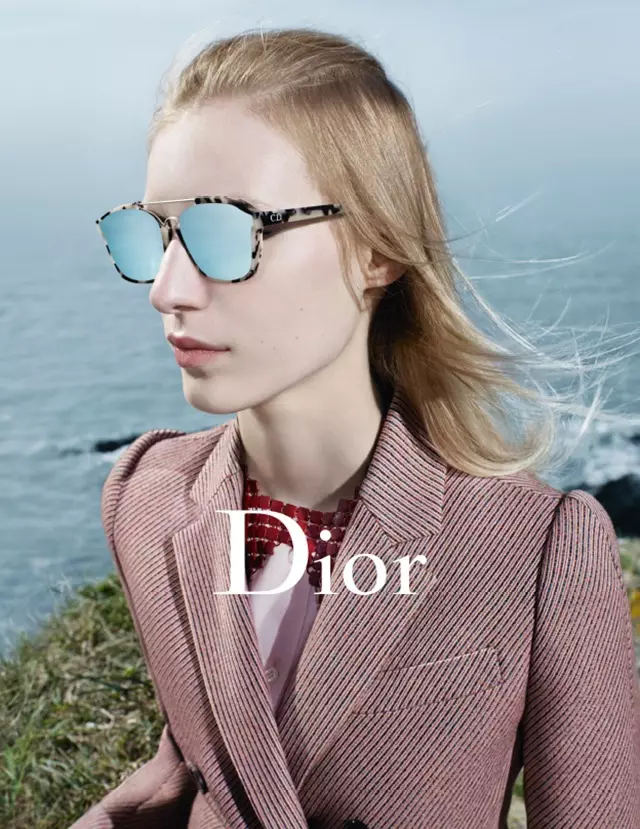 Dior ไปริมทะเลสำหรับโฆษณาฤดูใบไม้ร่วงปี 2015