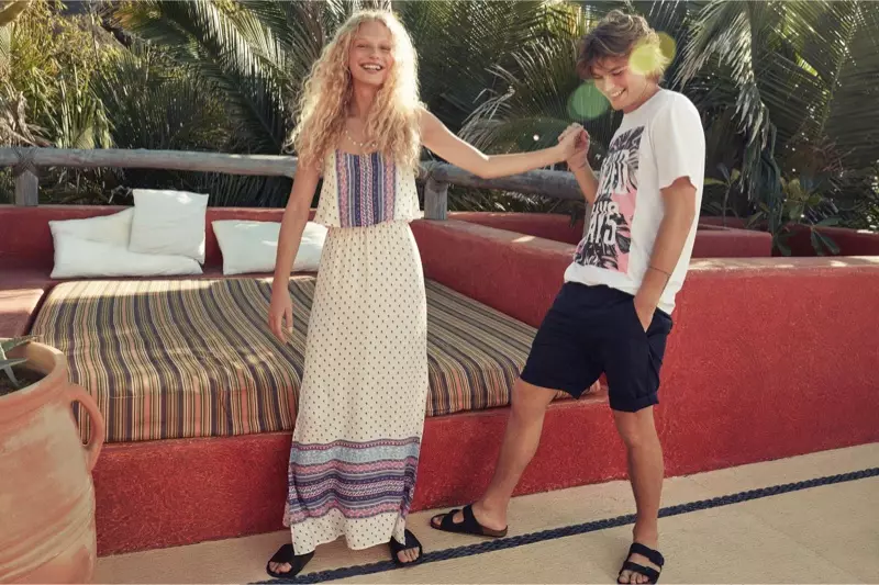 (On Her) H&M Divided Patterned Maxi Dress (On Him) T-Shirt H&M dengan Desain Sablon dan Celana Pendek Katun Terbagi