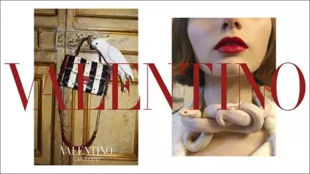 კაია გერბერი პოზირებს ვილაში ვალენტინოს 2018 წლის წინასაშემოდგომო კამპანიისთვის