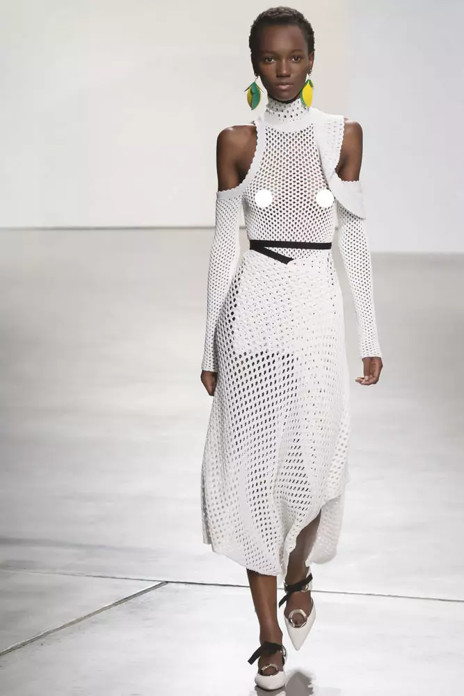 Proenza Schouler को वसन्त-गर्मी 2016 शो को एक नजर। फोटो: Ovidiu Hrubaru / Shutterstock.com