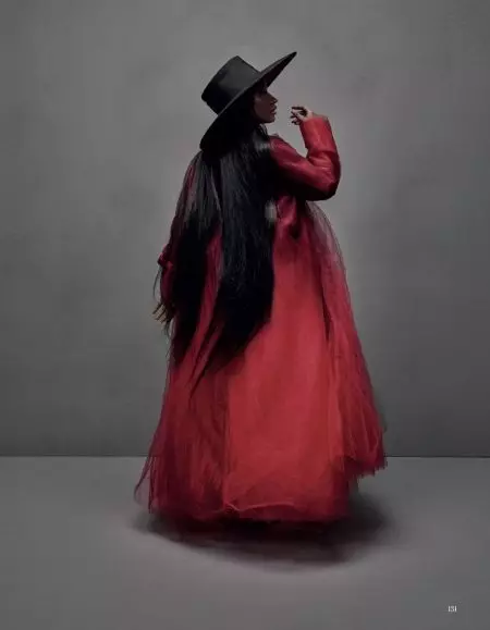 Nicki Minaj жогорку мода менен позасы Vogue Arabia үчүн көрүнөт