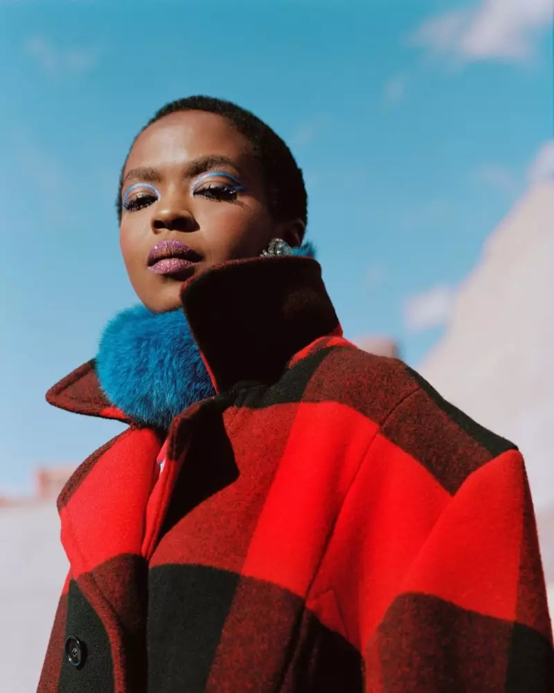 Tá an t-amhránaí Lauryn Hill le feiceáil i bhfeachtas titim-gheimhridh 2018 Woolrich