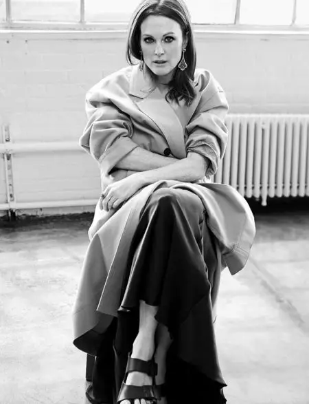 Julianne Moore Stuns kanggo Kaca Grazia Italia