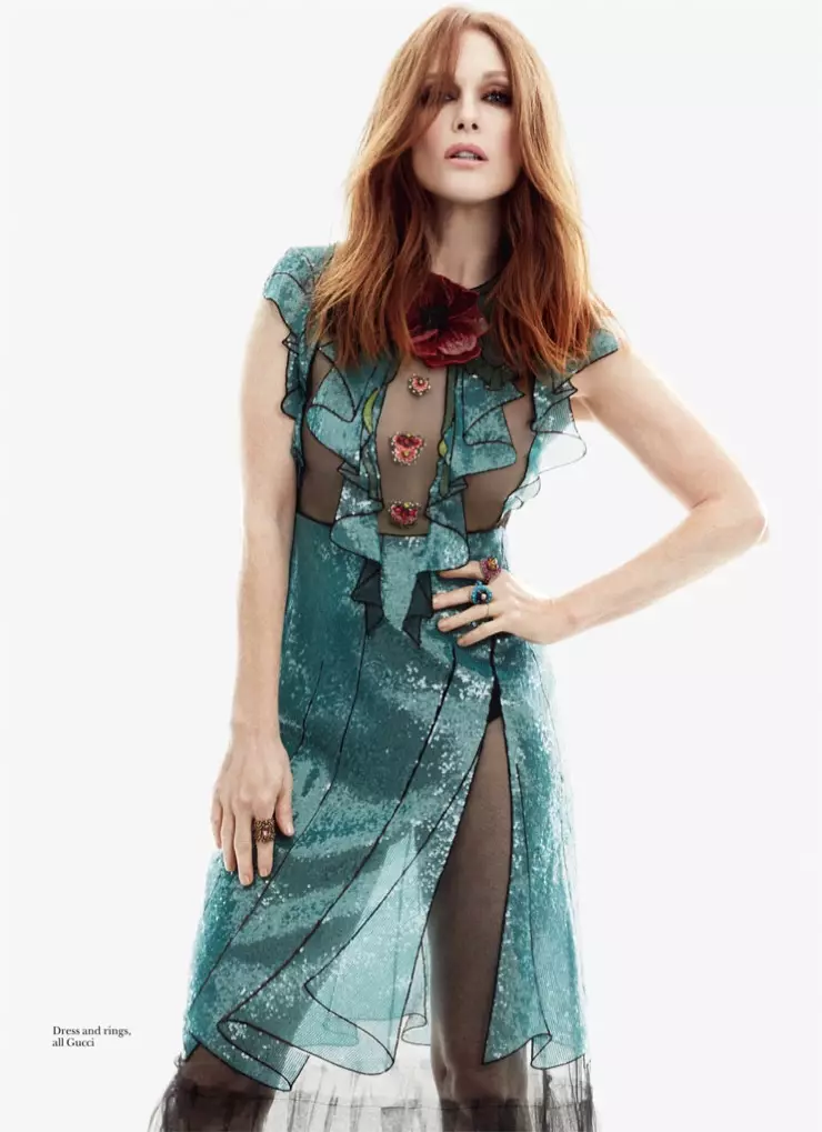 Julianne Moore draacht in tealkleurige jurk fan Gucci