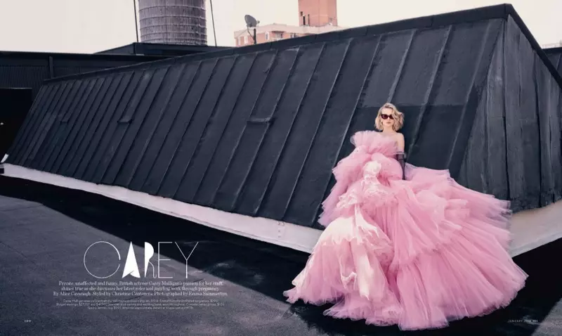 Actores Carey Mulligan yn gwisgo bubblegum pinc Gambattista Valli haute couture gŵn pêl