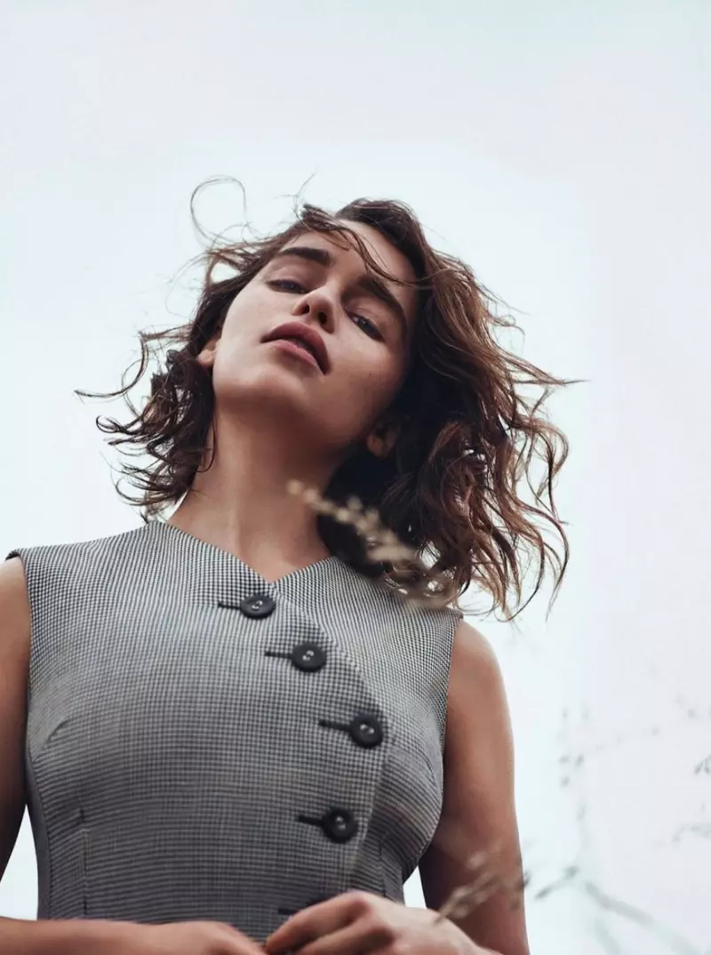 Emilia-Clarke-Dior-Magazine-Winter-2015-Ideri-Awọn aworan08