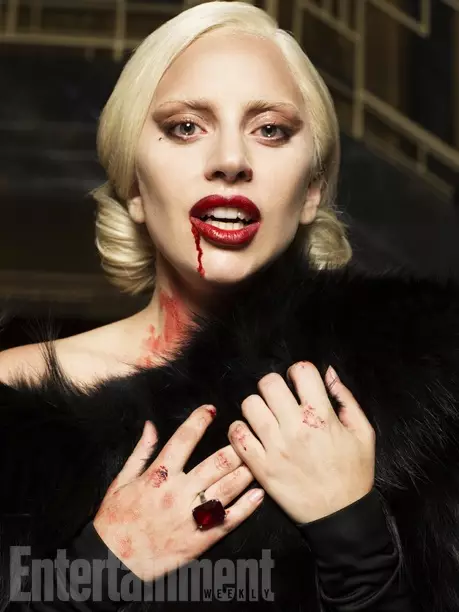 Gaga ka epsh për gjak si një krijesë e ngjashme me vampirët