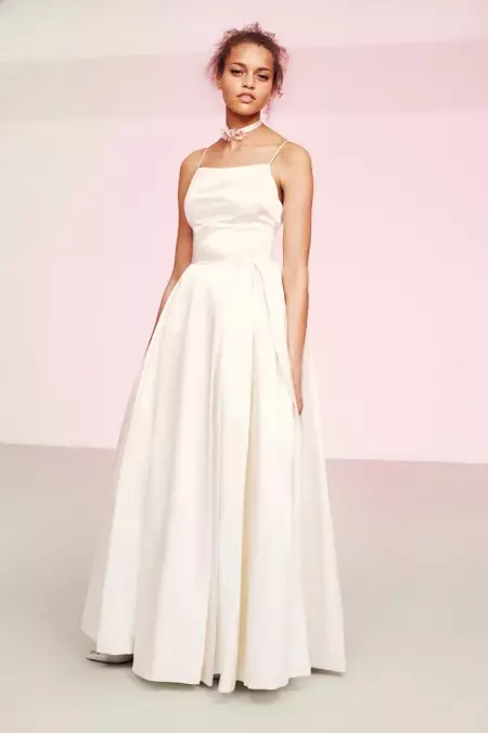 Ang Napakaganda (at Abot-kayang) Debut Bridal Collection ng ASOS ay Kakarating lang