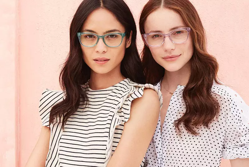 Inilabas ni Warby Parker ang koleksyon ng Summer 2017 Crystal