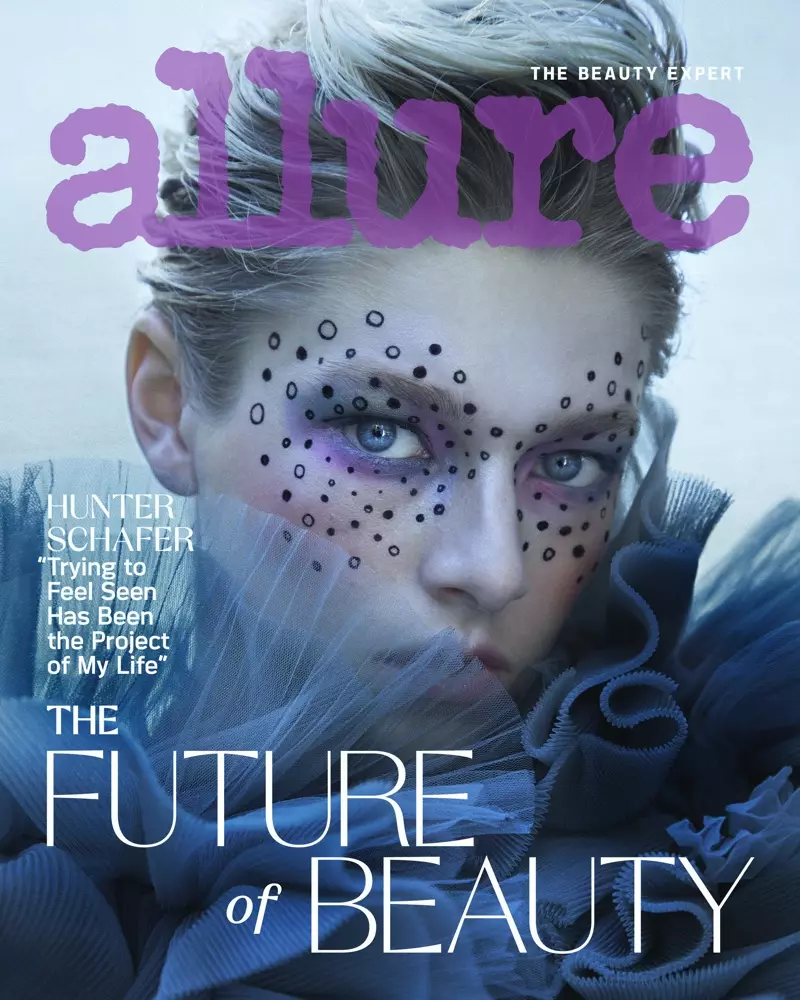 Daniella Midenge가 촬영한 Hunter Schafer는 Allure 2020년 9월 표지를 위해 포즈를 취하고 있습니다.