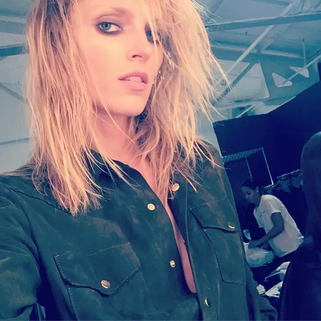 Anja Rubik filmavimo aikštelėje su Inez ir Vinoodh