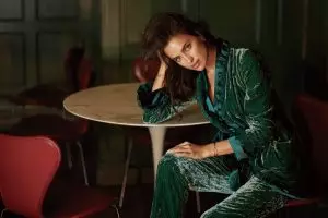 Irina Shayk Smokin' Hot da La Clover Ads-en