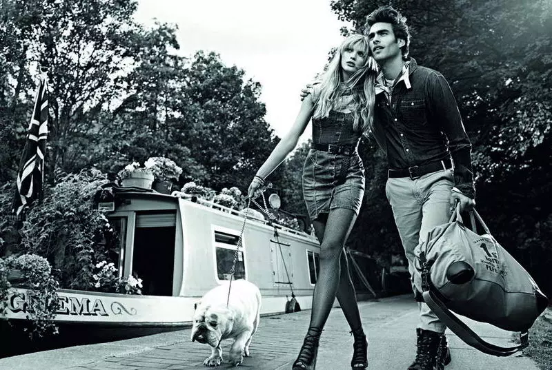 Anne Vyalitsyna už „Pepe Jeans“ 2011 m. pavasario kampaniją