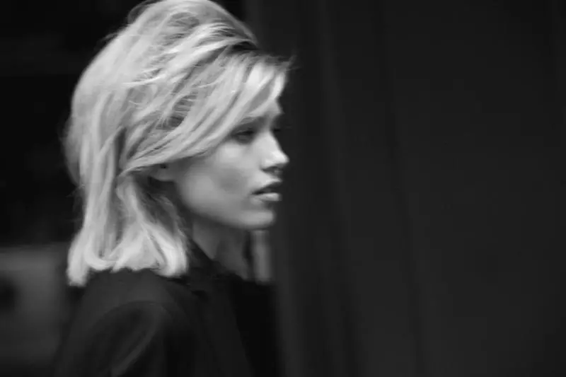 Peter Lindbergh Yafashe Icyegeranyo cya Fall ya J. Lindeberg muri Times Square