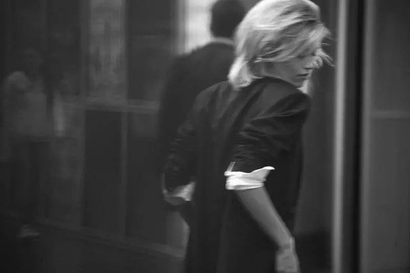 Peter Lindbergh vangitsee J. Lindebergin syksyn 2012 kokoelman Times Squarella