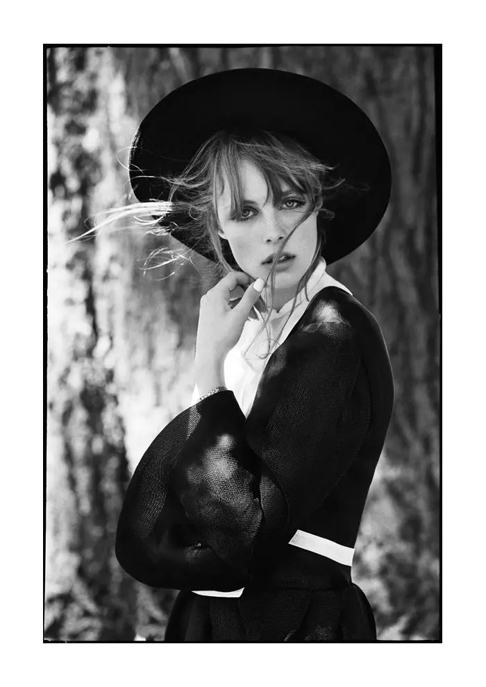 Edie Campbell nipasẹ Tim Barber fun Muse Fall 2011