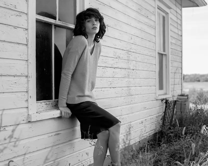 Steffy Argelich akina muri Ann Taylor Loft yo mu Kwakira