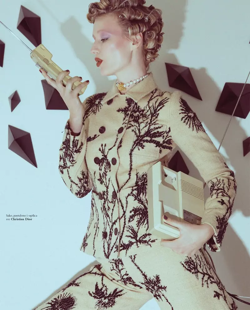 Ekaterina Korobova poseer in glansryke style vir Harper's Bazaar Serwië