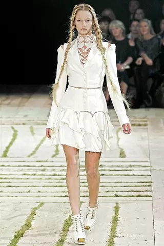 Alexander McQueen Spring 2011 | Paris Fashion Week