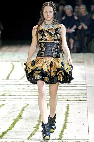 Alexander McQueen Spring 2011 | Paris Fashion Week