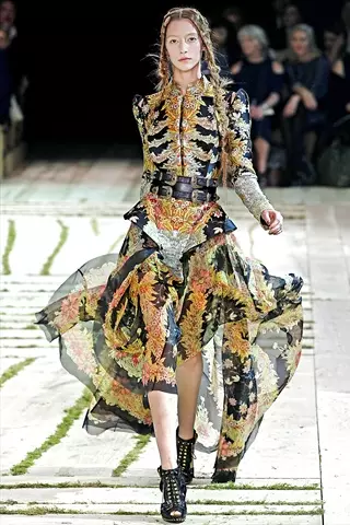 Alexander McQueen jar 2011 | Parížsky týždeň módy