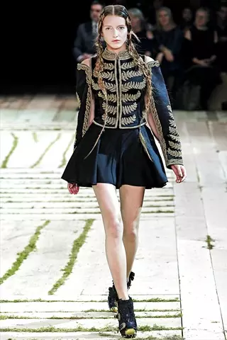 Alexander McQueen Frühjahr 2011 | Pariser Modewoche