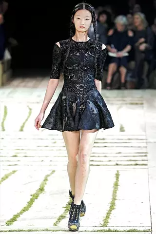 Alexander McQueen orisun omi 2011 | Paris Fashion Osu