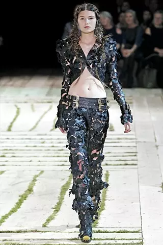 Alexander McQueen Spring 2011 | Paris Fashion Week