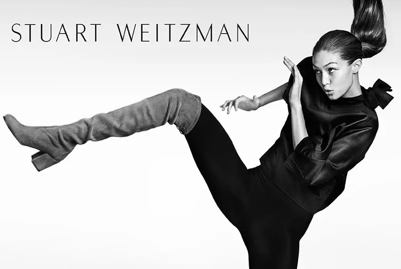 Gigi Hadid draacht knibbellaarzen yn 'e hjerstkampanje fan 2016 fan Stuart Weitzman