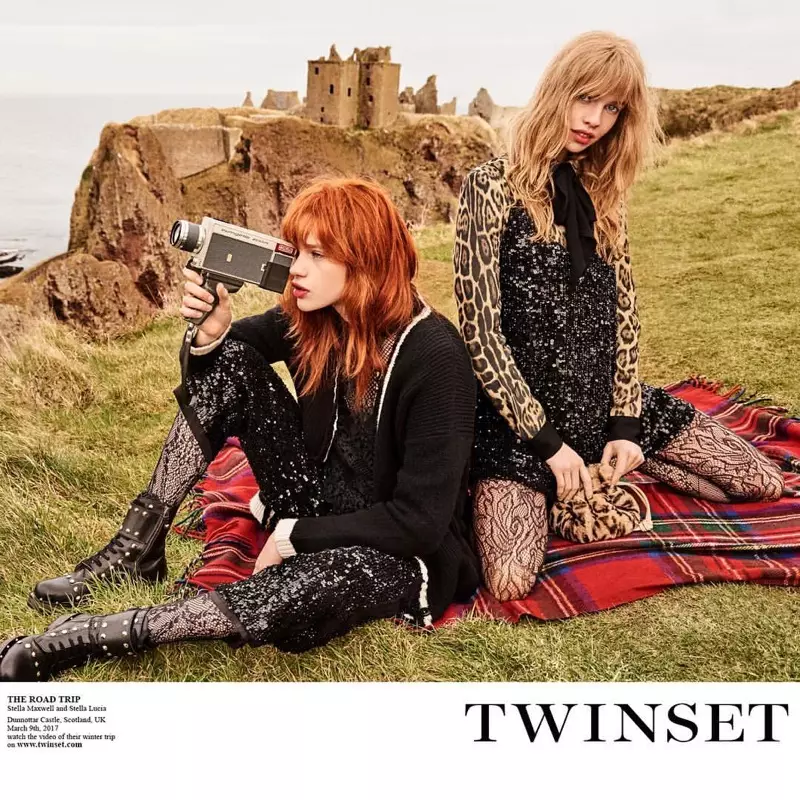 Twinset'in Stella Lucia ve Stella Maxwell'in başrollerini paylaştığı sonbahar 2017 reklam kampanyasından bir görüntü