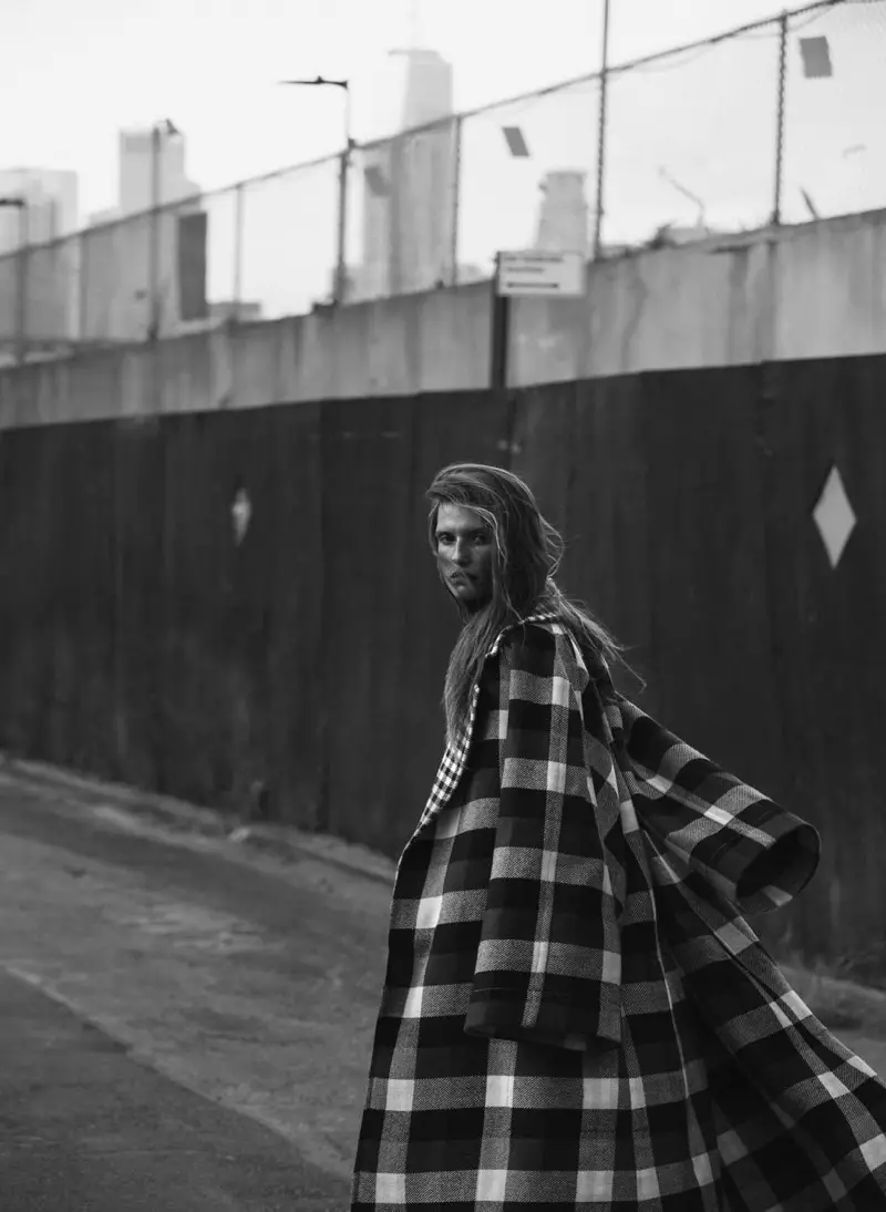 Cate Underwood poseer in Tommy X Zendaya vir ELLE Romania