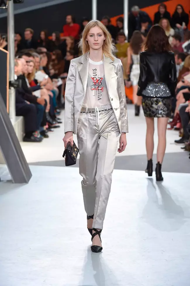 लुई Vuitton 2015 के पतन के लिए पहनने योग्य फैशन करता है