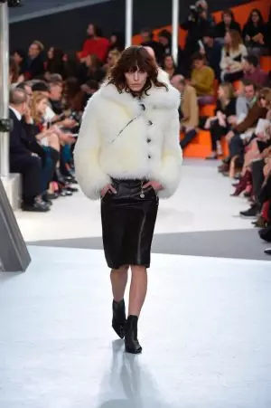 Louis Vuitton Fall 2015: Masa Depan Boleh Dipakai