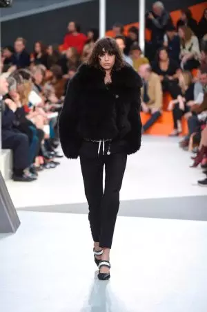 Louis Vuitton 2015 m. ruduo: Ateitis yra nešiojama