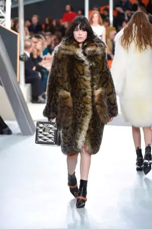 Louis Vuitton Fall 2015: O le Lumanai e mafai ona ofuina