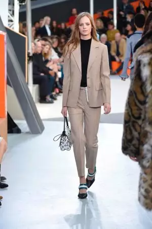 Louis Vuitton Vjeshtë 2015: E ardhmja është e veshur