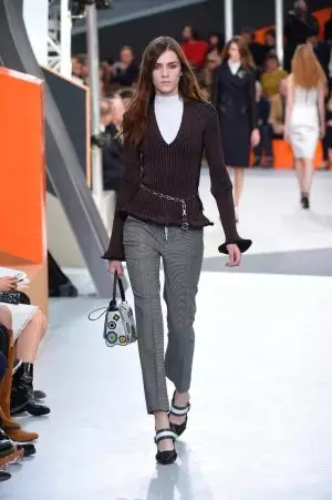 Louis Vuitton jeseň 2015: Budúcnosť je nositeľná