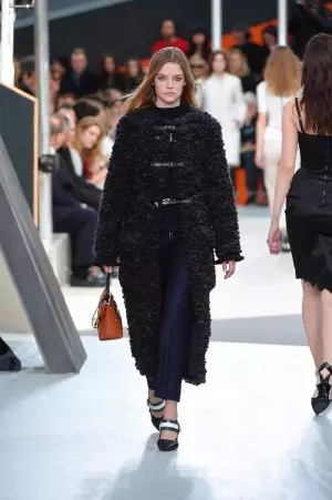 Louis Vuitton Fall 2015: Ọdịnihu bụ eyi