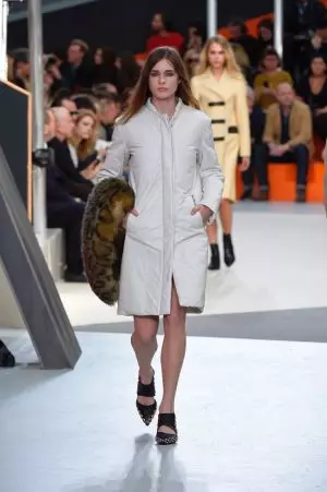 Louis Vuitton Fall 2015: Ana iya sawa gaba gaba