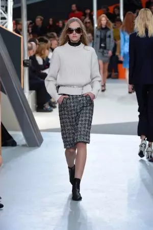 Louis Vuitton Fall 2015: Geljek geýip bolýar