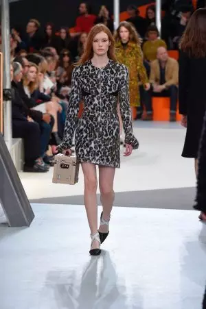 Louis Vuitton Fall 2015: Geljek geýip bolýar