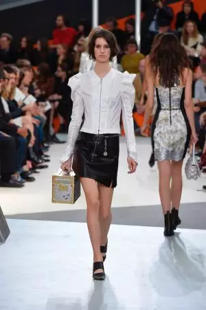 Louis Vuitton Fall 2015: Bokamoso boa Apara